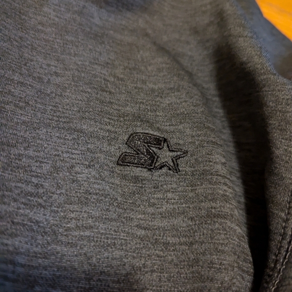 Men's Starter zip up sweater - Picture 2 of 4